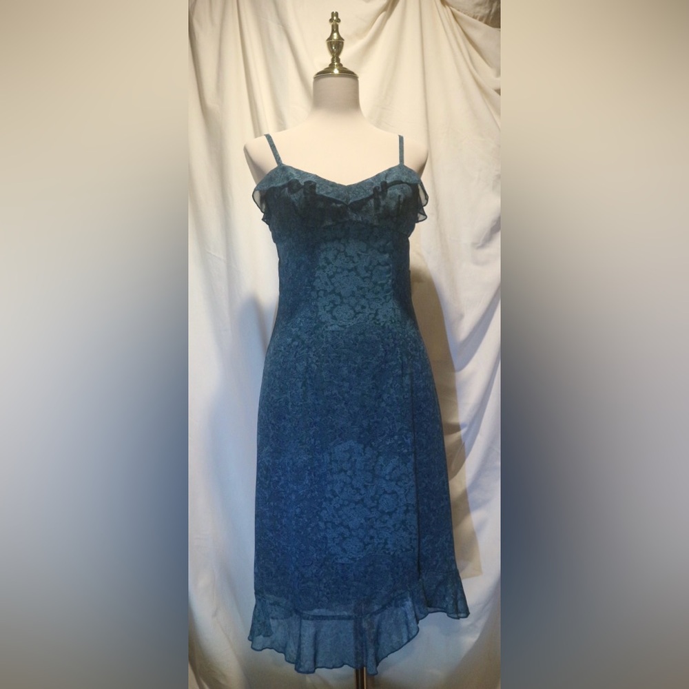 La Belle Blue Midi Dress
Size: 5
Lined
38” shoulder to hem
Excellent condition